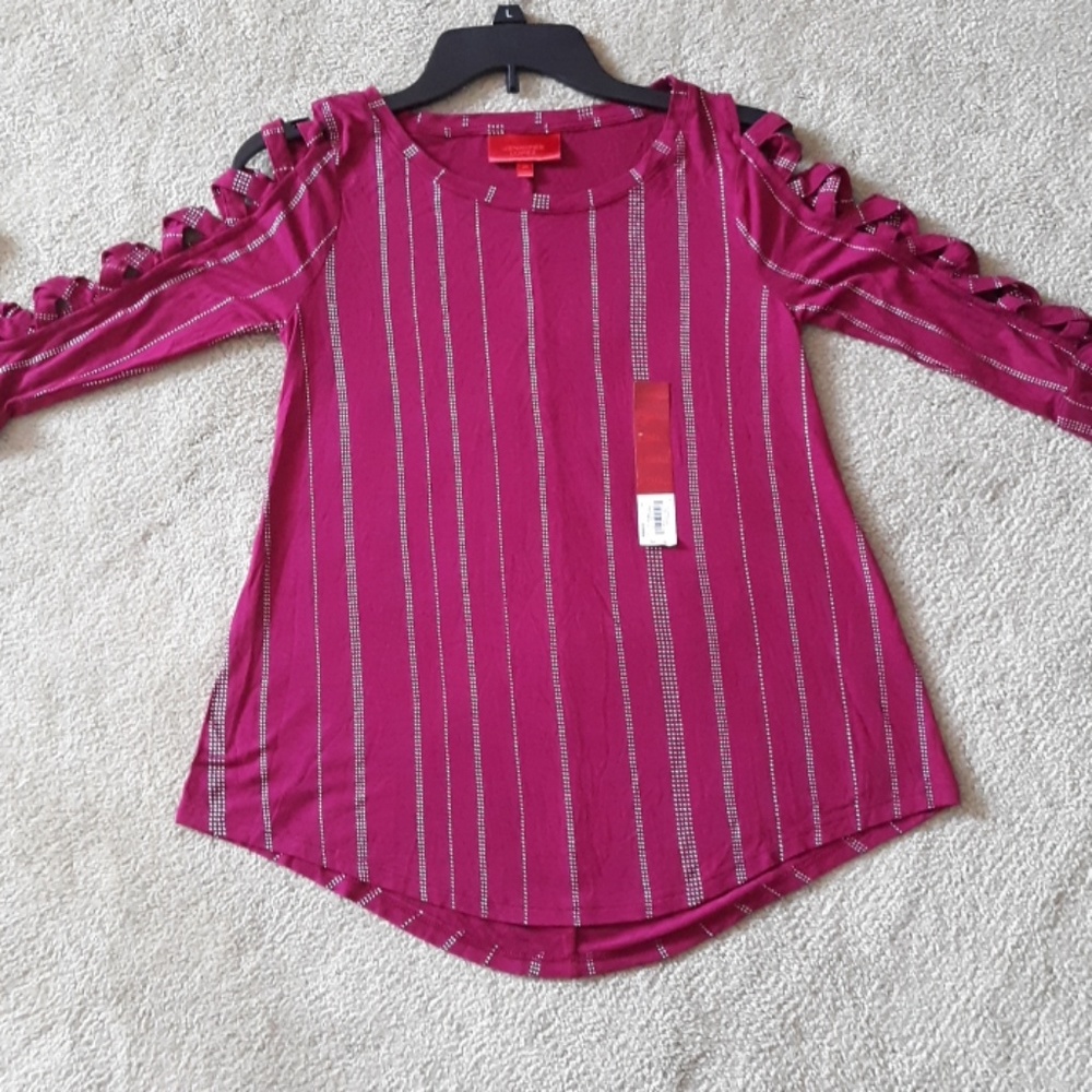 NEW!JENNIFER LOPEZ TOP WITH CUT OUT SLEEVES